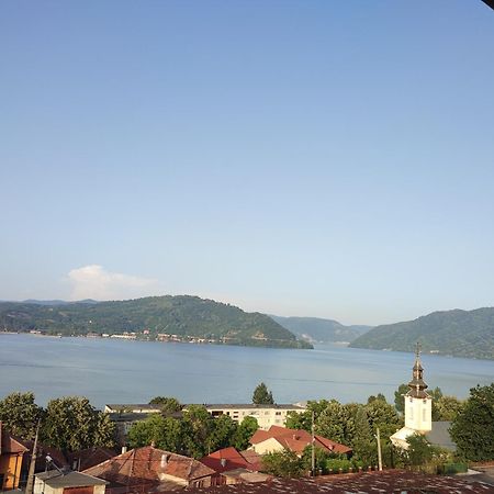 ホテル Casa Rebeca Orşova エクステリア 写真